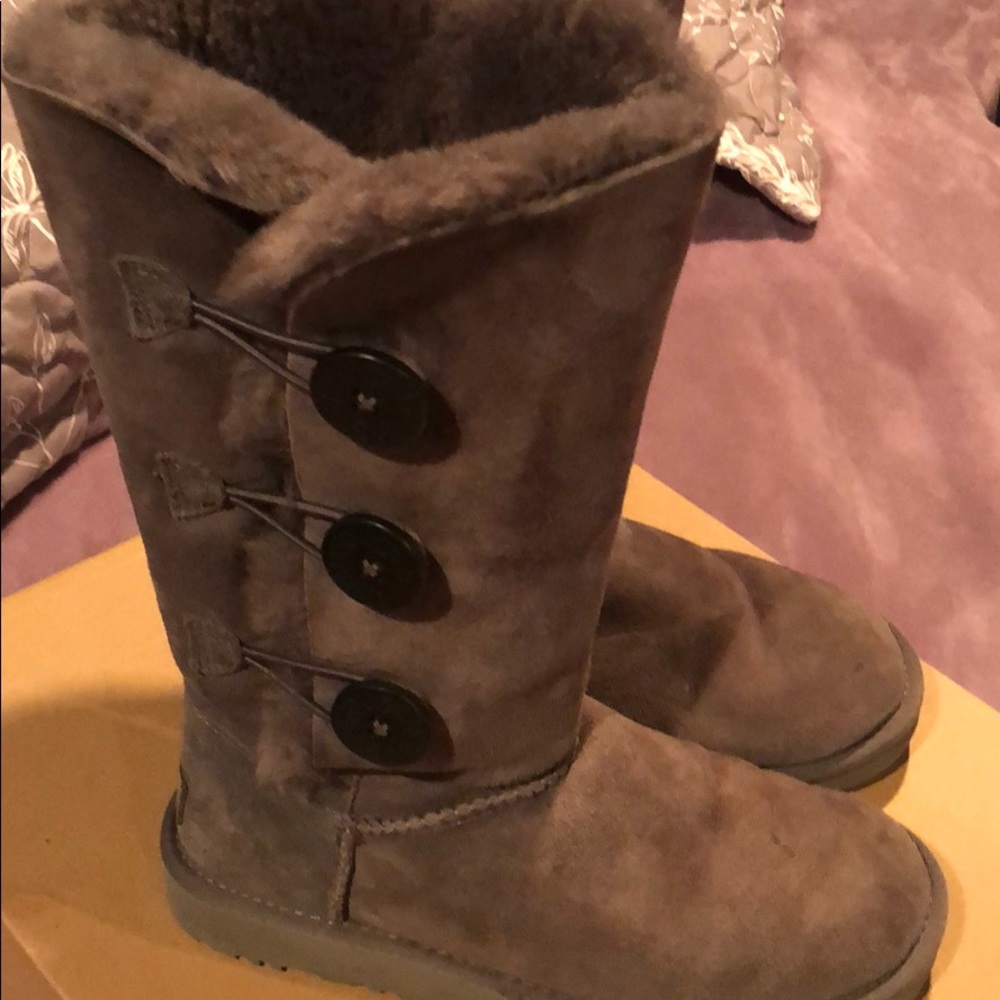 Ugg Bailey Button - image 2